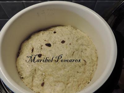 Pan integral de calabaza, semillas de amapola, linaza, girasol y pasas.