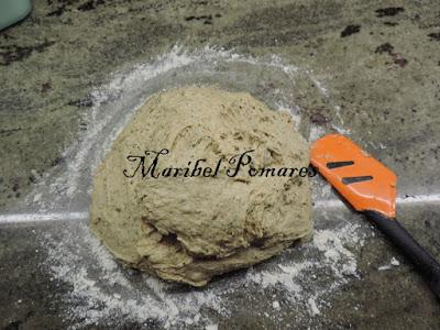 Pan integral de calabaza, semillas de amapola, linaza, girasol y pasas.