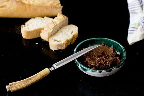 TAPENADE DE TOMATES SECOS, ACEITUNAS Y ALCAPARRAS  Y COMO SECAR TOMATES