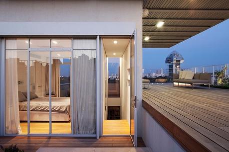 Ático en Tel-Aviv: Su increíble escalera y su impresionante terraza te harán soñar.