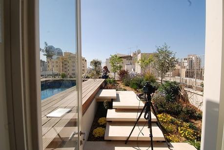 Ático en Tel-Aviv: Su increíble escalera y su impresionante terraza te harán soñar.