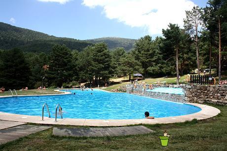 Una piscina en la montaña para disfrutar en familia