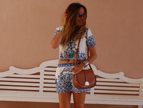 pRINT pORCELNA ... #nOUNIFORMES