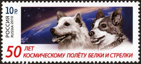 Sello conmemorativo del 50 aniversario del lanzamiento de Belka (izquierda) y Strelka (derecha).
