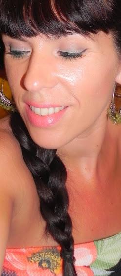 Aires tropicales con mono y trenza