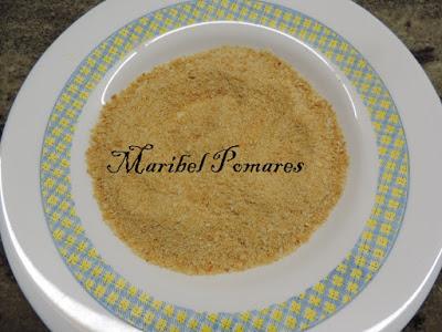 Bocados de patata con salsa de yogur finas hierbas.