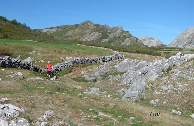 DANIEL DESCUBRE SOMIEDO Y SUS OSOS