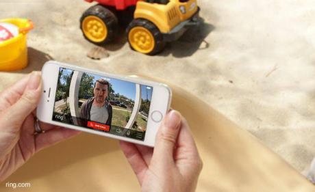 Portero visor comunica vía Internet a smartphone o tablet.