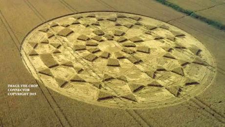 Impresionante crop circle reportado en Wiltshire, Reino Unido Impresionante crop circle reportado en Wiltshire, Reino Unido