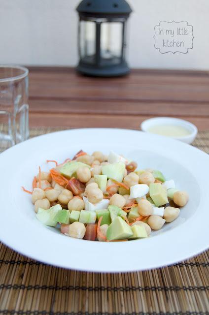 Ensalada de garbanzos con aliño de mostaza y limón