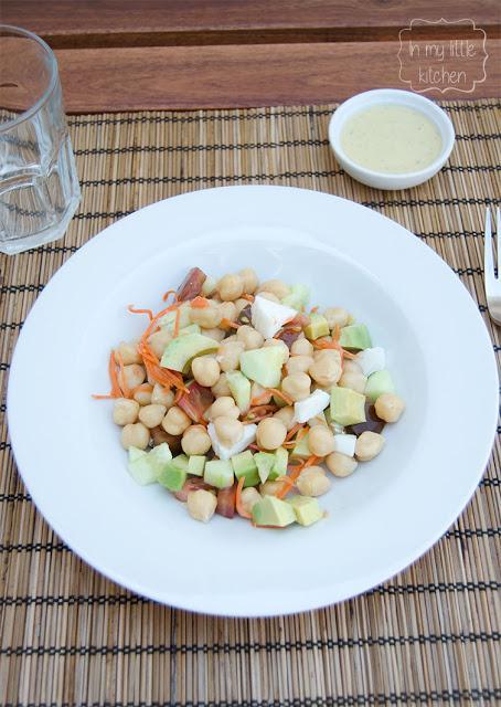 Ensalada de garbanzos con aliño de mostaza y limón