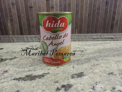 Hojaldre con cabello de ángel y piñones.