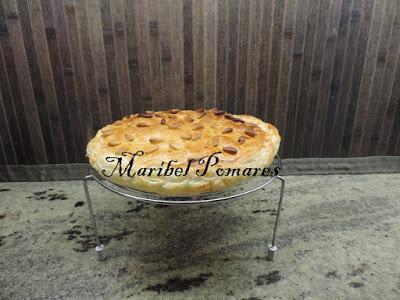 Hojaldre con cabello de ángel y piñones.