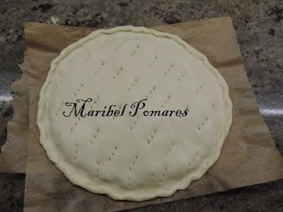 Hojaldre con cabello de ángel y piñones.