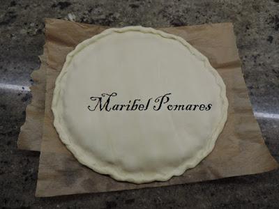 Hojaldre con cabello de ángel y piñones.