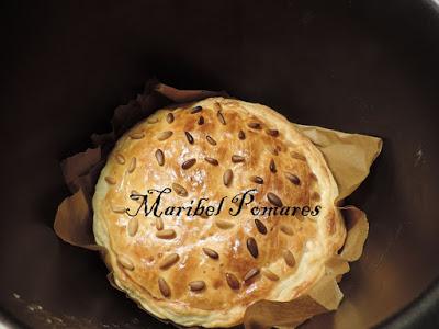 Hojaldre con cabello de ángel y piñones.