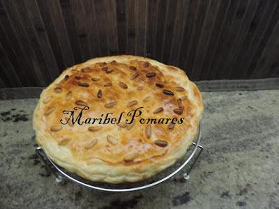 Hojaldre con cabello de ángel y piñones.