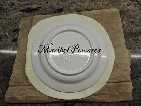 Hojaldre con cabello de ángel y piñones.