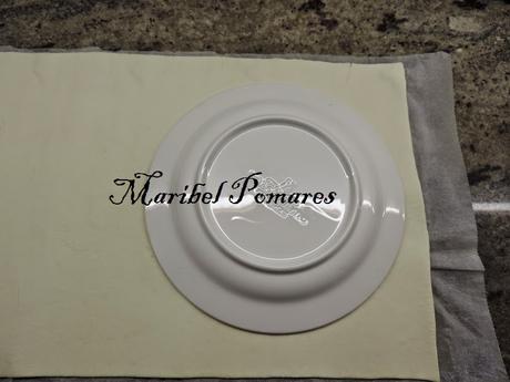 Hojaldre con cabello de ángel y piñones.