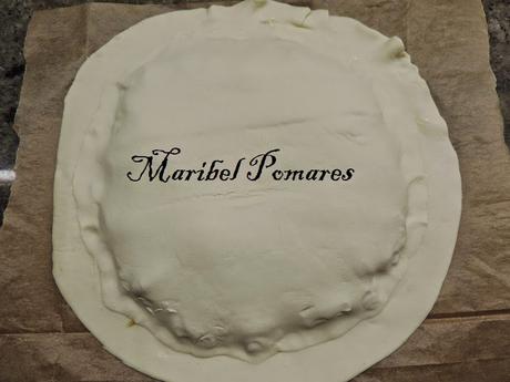 Hojaldre con cabello de ángel y piñones.