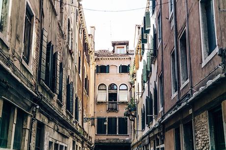 Venezia-Collage_On_The_Road-Suede_Mini_Skirt-Striped_top-Outfit-Street_Style-6