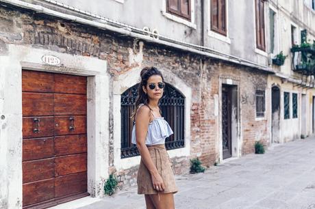 Venezia-Collage_On_The_Road-Suede_Mini_Skirt-Striped_top-Outfit-Street_Style-14