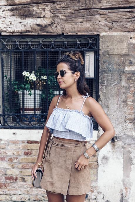 Venezia-Collage_On_The_Road-Suede_Mini_Skirt-Striped_top-Outfit-Street_Style-44