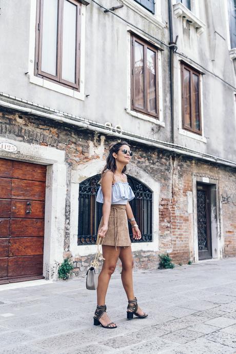 Venezia-Collage_On_The_Road-Suede_Mini_Skirt-Striped_top-Outfit-Street_Style-28