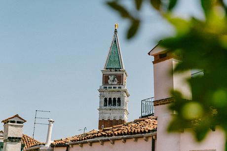 Venezia-Collage_On_The_Road-Suede_Mini_Skirt-Striped_top-Outfit-Street_Style-3