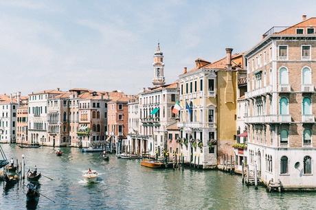 Venezia-Collage_On_The_Road-Suede_Mini_Skirt-Striped_top-Outfit-Street_Style-5