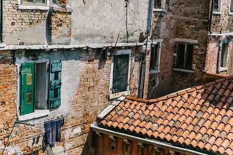 Venezia-Collage_On_The_Road-Suede_Mini_Skirt-Striped_top-Outfit-Street_Style-2