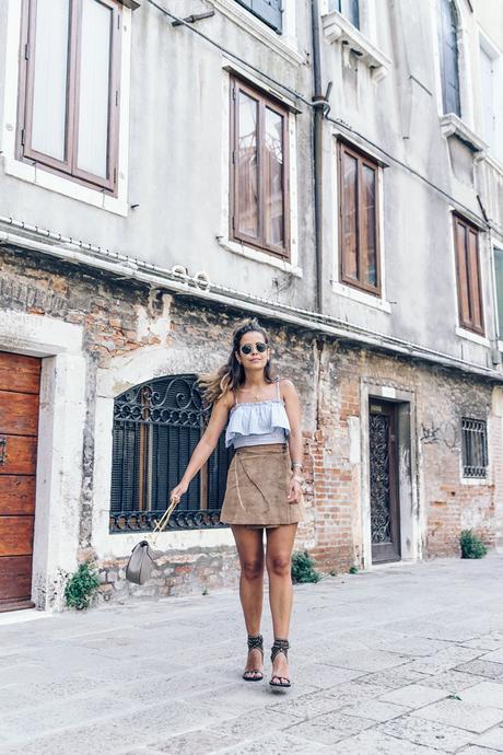 Venezia-Collage_On_The_Road-Suede_Mini_Skirt-Striped_top-Outfit-Street_Style-27
