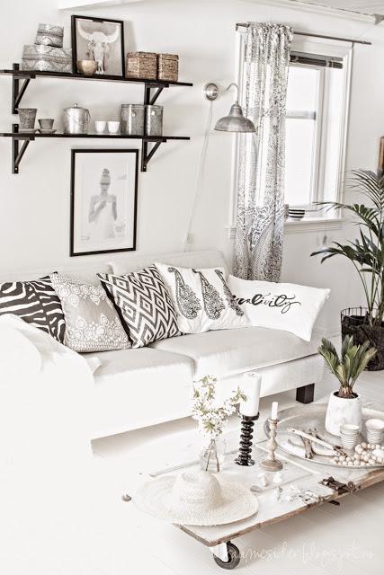 BLANCO Y NEGRO, CON ALGUNA CONCESIÓN