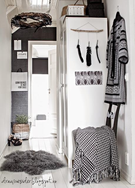 BLANCO Y NEGRO, CON ALGUNA CONCESIÓN