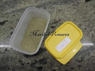 Preparando de hierbas para aliñar carne, verduras, salsas.