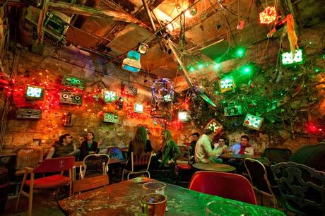 SZIMPLA KERT, UN BAR DE DESECHOS EN BUDAPEST