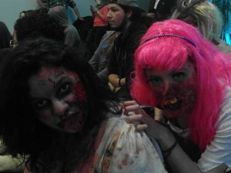 En medio de una #EpidemiaZombie confirman nueva #ComicConChile del año y #FiestaCosplay
