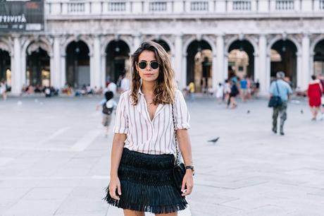 Piazza_San_Marco-Venezia-Collage_On_The_Road-Isabel_Marant_Skirt-Striped_Blouse-Chanel_Vintage_Bag-Outfit-Street_Style-5