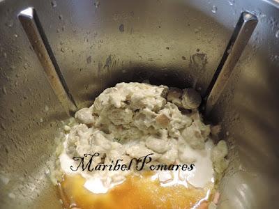 Macarrones con salmón ahumado y salda de champiñon con queso.