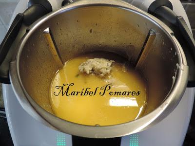 Macarrones con salmón ahumado y salda de champiñon con queso.