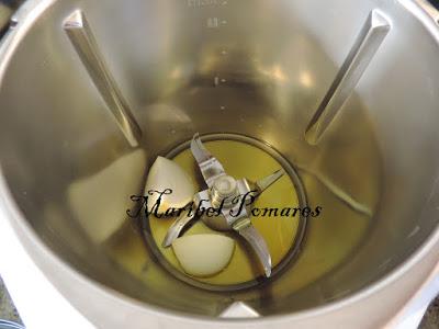 Macarrones con salmón ahumado y salda de champiñon con queso.