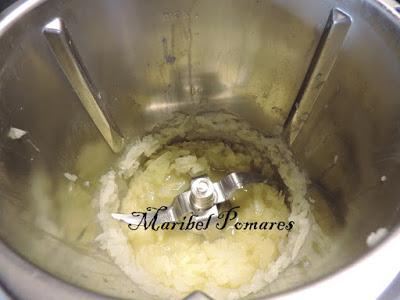 Macarrones con salmón ahumado y salda de champiñon con queso.