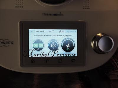 Macarrones con salmón ahumado y salda de champiñon con queso.