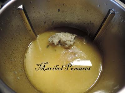 Macarrones con salmón ahumado y salda de champiñon con queso.