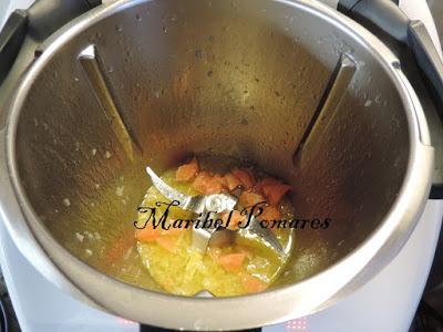 Macarrones con salmón ahumado y salda de champiñon con queso.