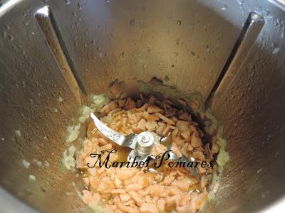 Macarrones con salmón ahumado y salda de champiñon con queso.