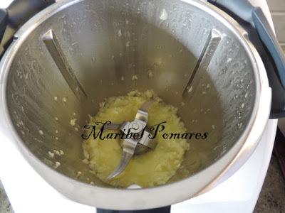 Macarrones con salmón ahumado y salda de champiñon con queso.