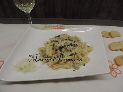 Macarrones con salmón ahumado y salda de champiñon con queso.
