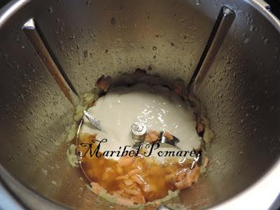 Macarrones con salmón ahumado y salda de champiñon con queso.