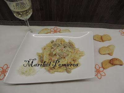 Macarrones con salmón ahumado y salda de champiñon con queso.